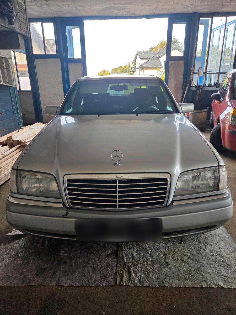 Mercedes-Benz C 180