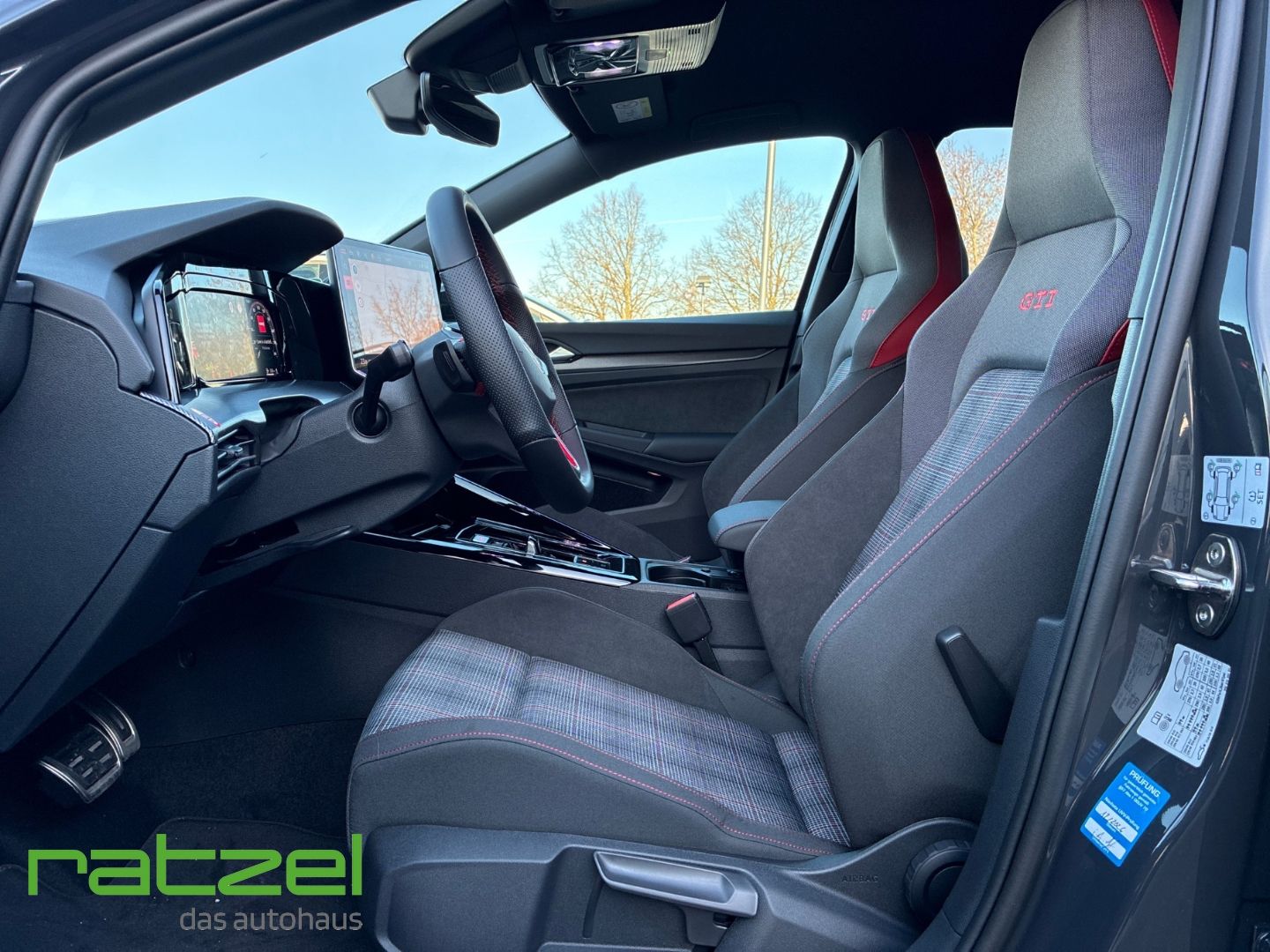 Fahrzeugabbildung Volkswagen Golf GTI Business Paket+Black Style+IQ.Light+AHK