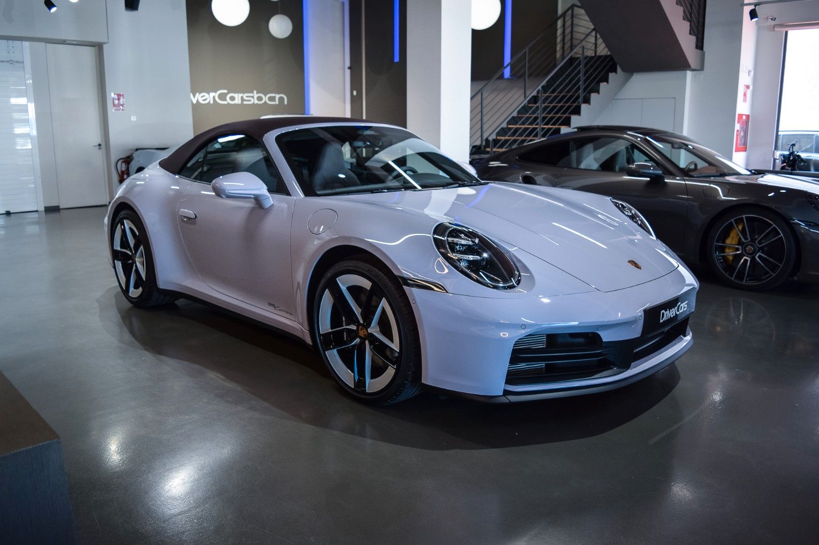 Porsche 992.2 CARRERA CABRIOLET - PAINT TO SAMPLE PINK imagem 3