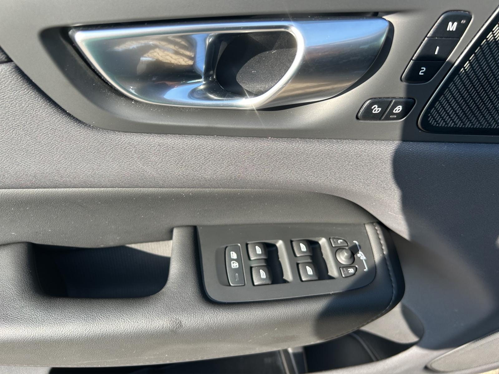 Volvo XC60 T8 AWD Ultimate Bright 22LM PANO NAVI LED