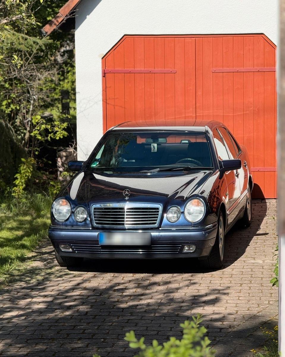 Mercedes-Benz E 320