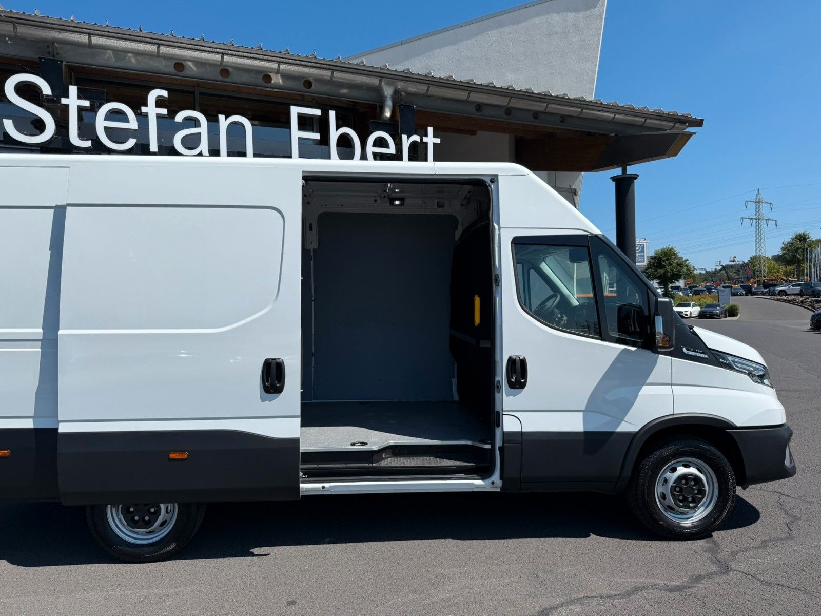 Fahrzeugabbildung Iveco Daily 35S18HA8 V Kastenwagen *R 3.520*AHK*