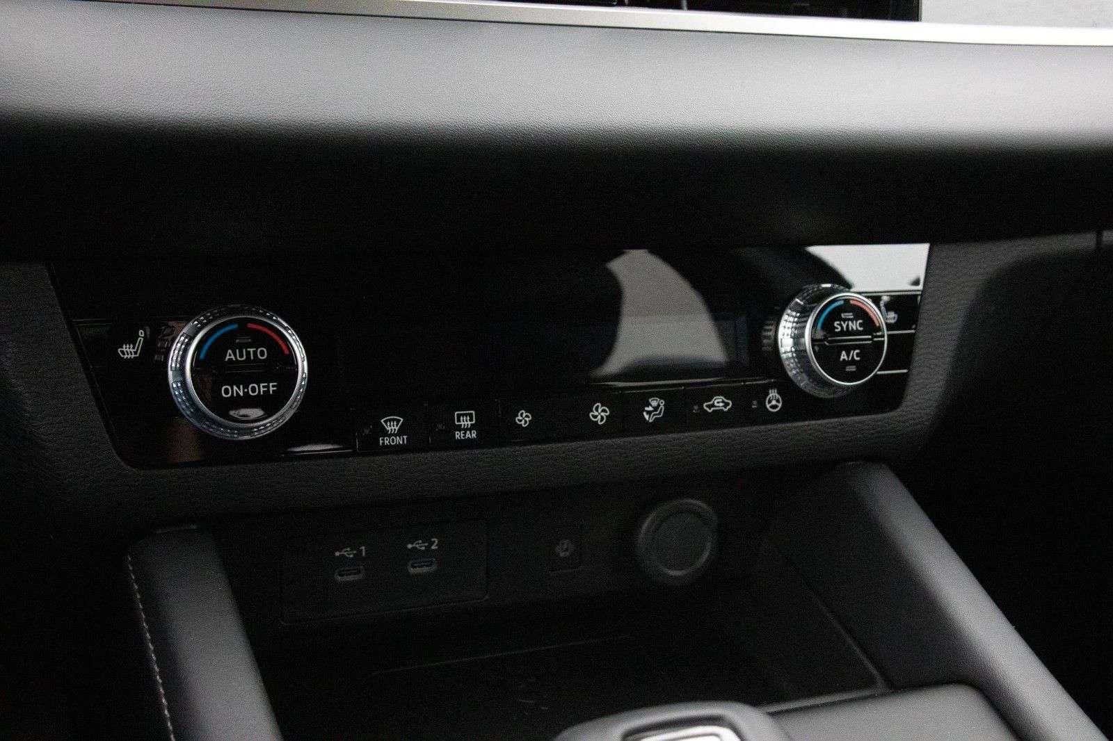 Fahrzeugabbildung Mitsubishi Outlander Outlander MY25 2.4 PHEV 4WD Intro Edit