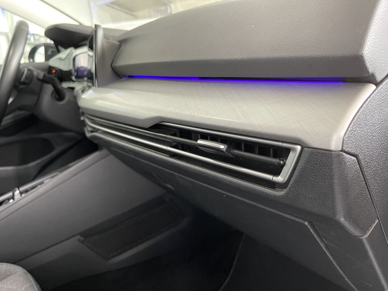 Fahrzeugabbildung Volkswagen Golf Life 2.0 TDI*LED-Plus*AHK*Cam*STHZ*