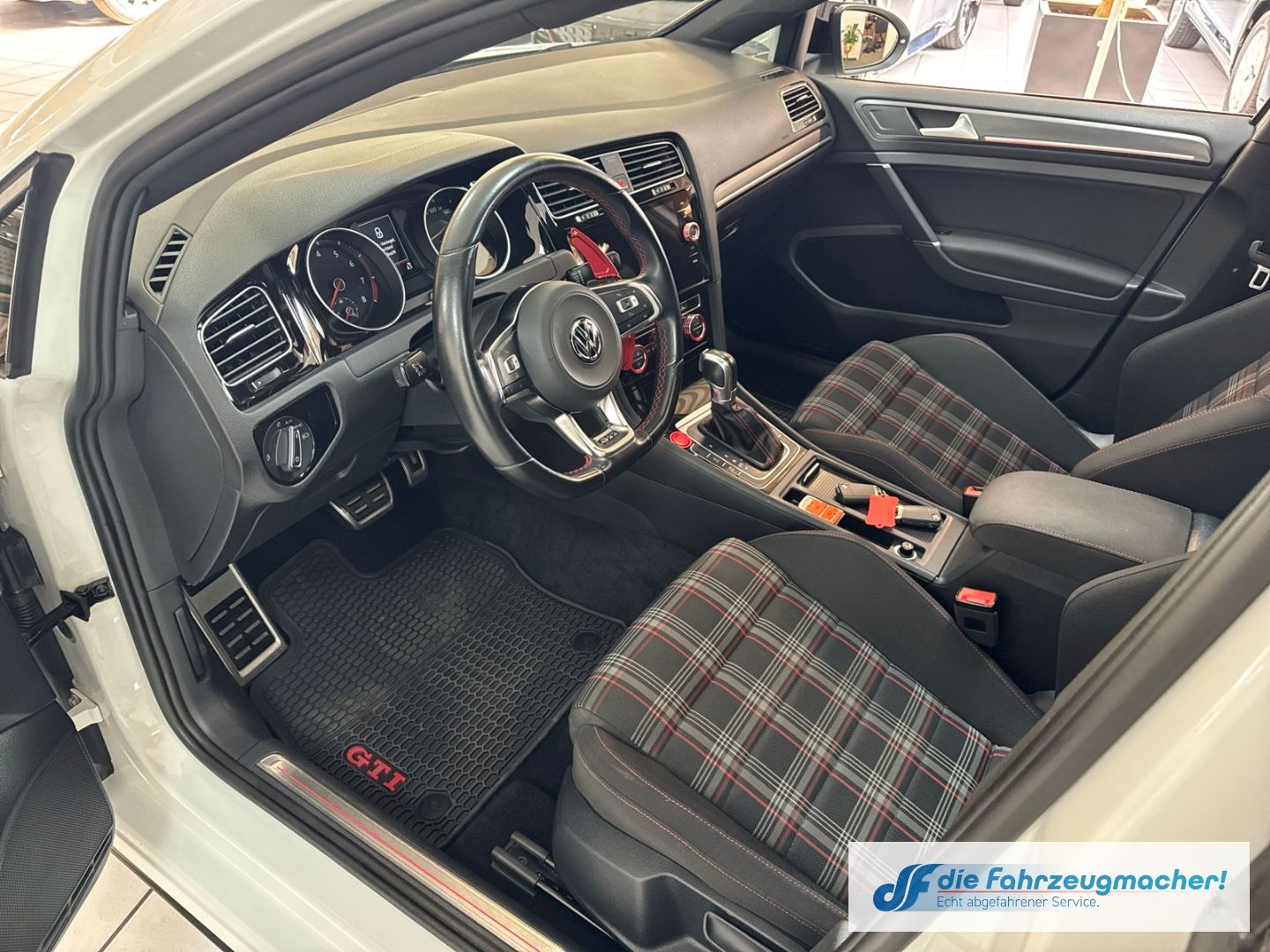 Fahrzeugabbildung Volkswagen Golf VII GTI DSG TOP-Panodach Navi VOLL-LED ACC