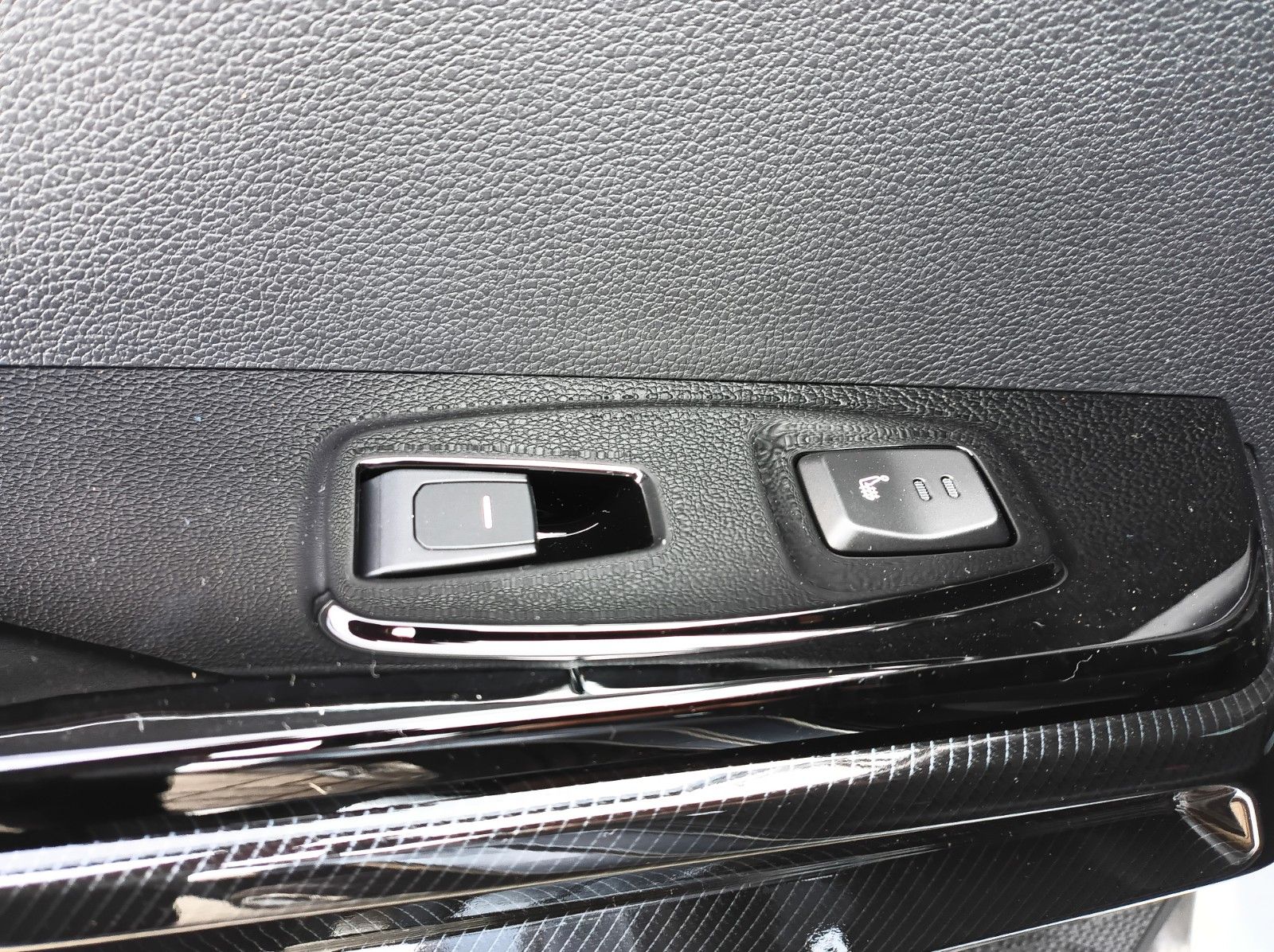 Fahrzeugabbildung KGM ACTYON+CORE+20ZOLL+SH VO+HI+AMBIENTE+KAMERA+++++