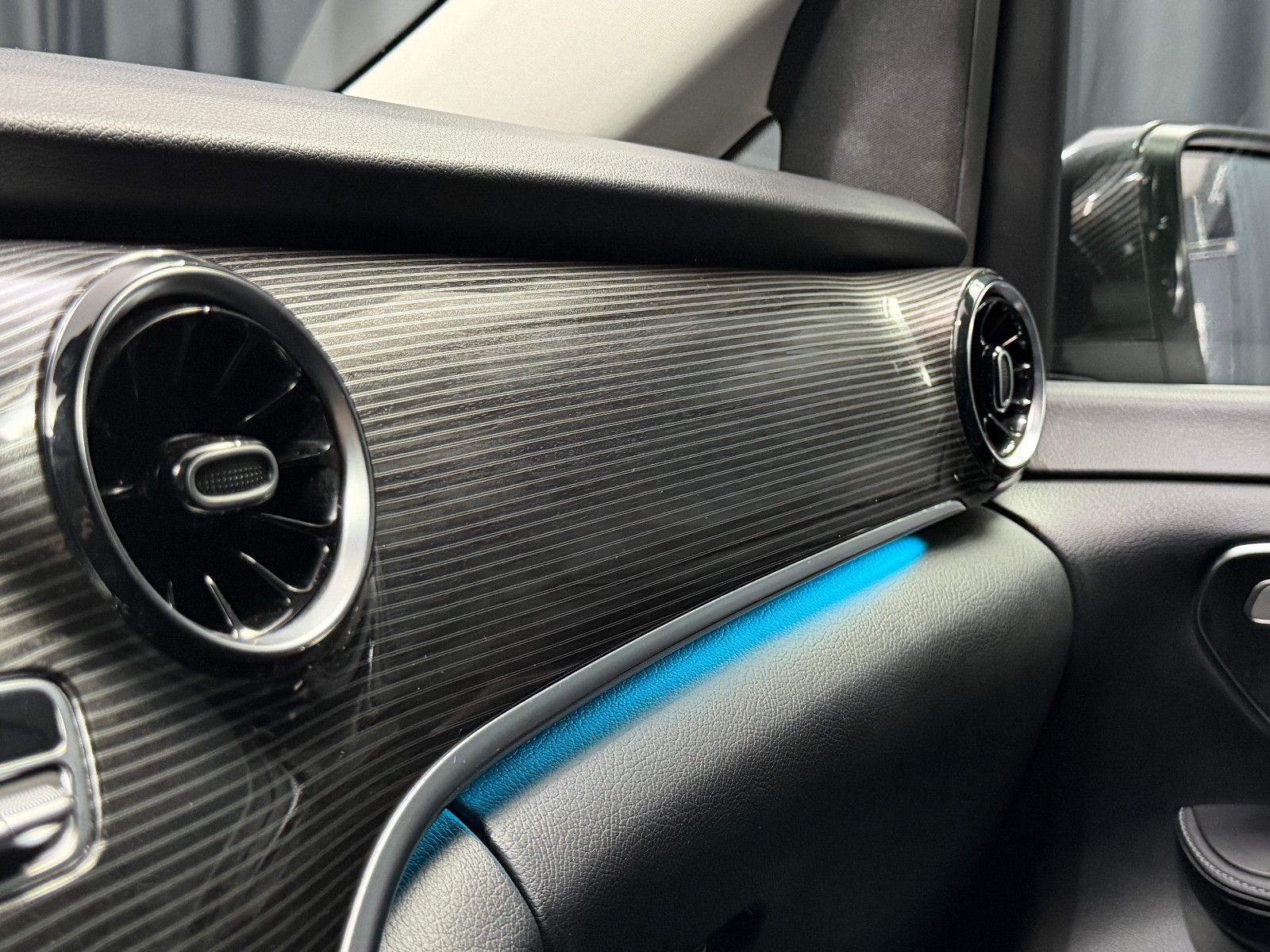 Fahrzeugabbildung Mercedes-Benz V300 d AVANTGARDE EDITION 4MATIC lang|BURMESTER|