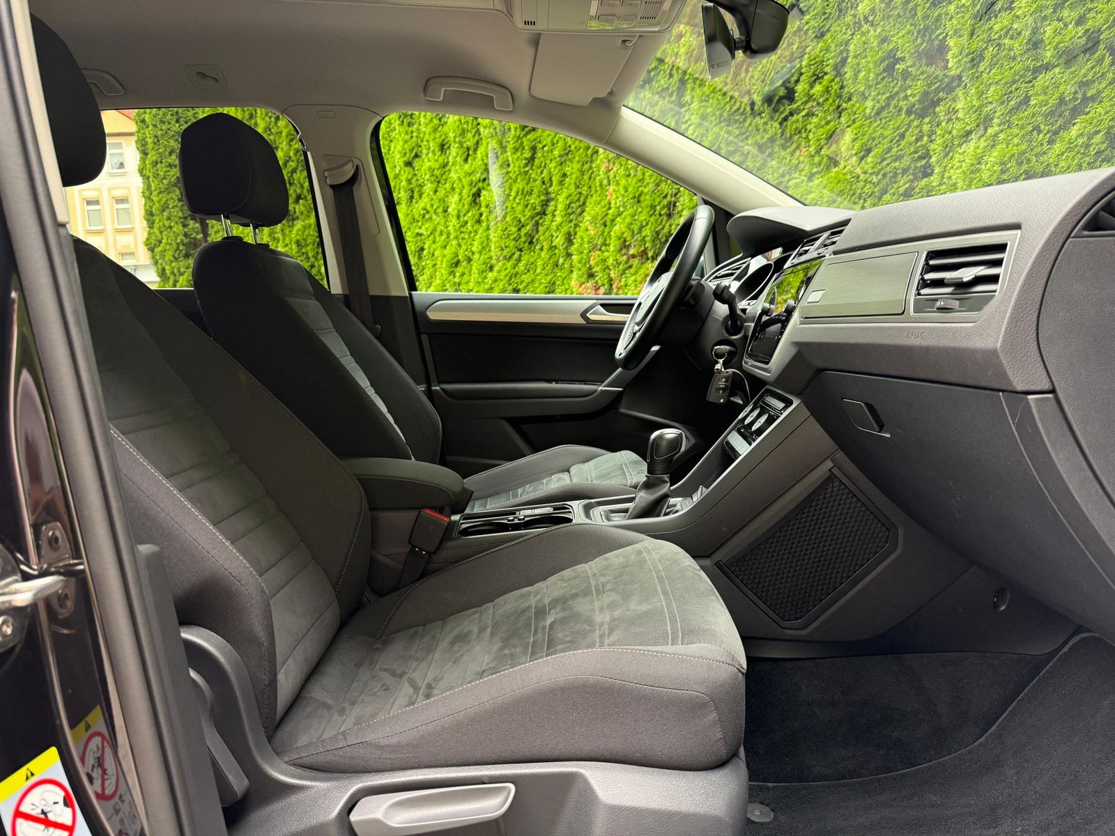 Fahrzeugabbildung Volkswagen Touran 2.0 TDI DSG Comfort LED+NAV+ACC+SHZ+CARPL
