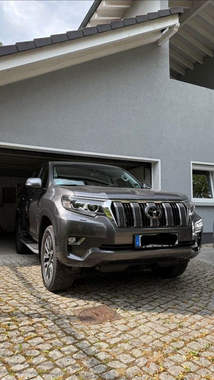 Image of Toyota Land Cruiser