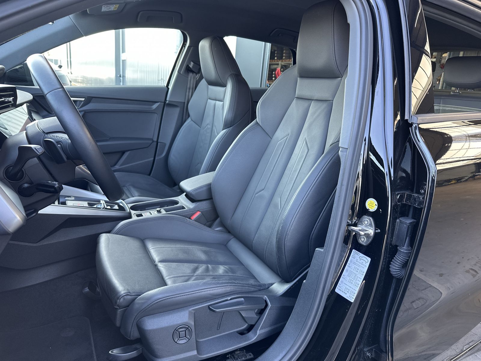 Fahrzeugabbildung Audi A3 35 TDI SpB Sport NAV+LED+ACC+VCOCKPIT+CARPLAY