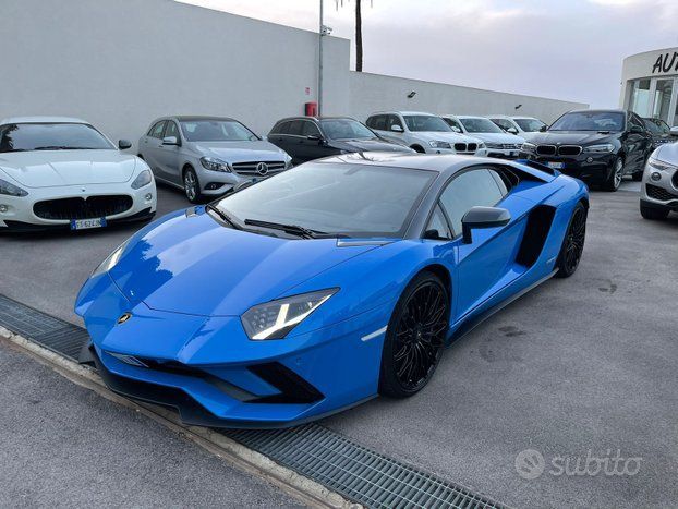LAMBORGHINI Aventador