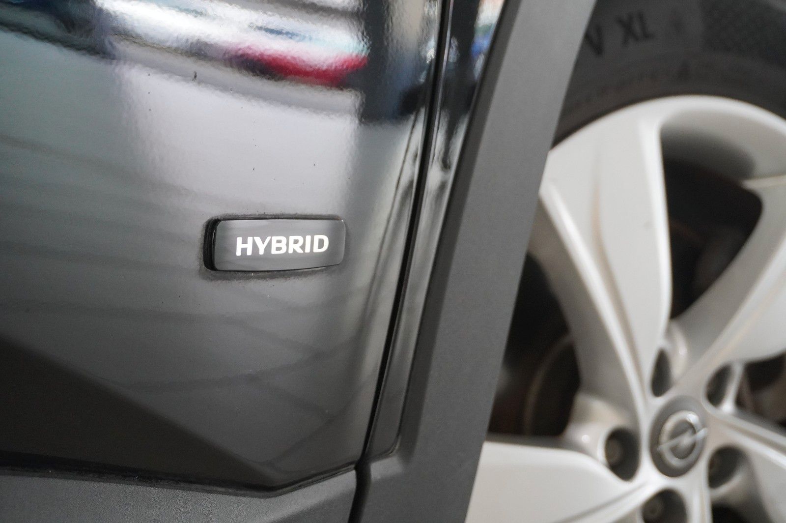 Fahrzeugabbildung Opel Grandland (X) 1.6T HYBRID NAVI/KAMERA/SH/SPORT
