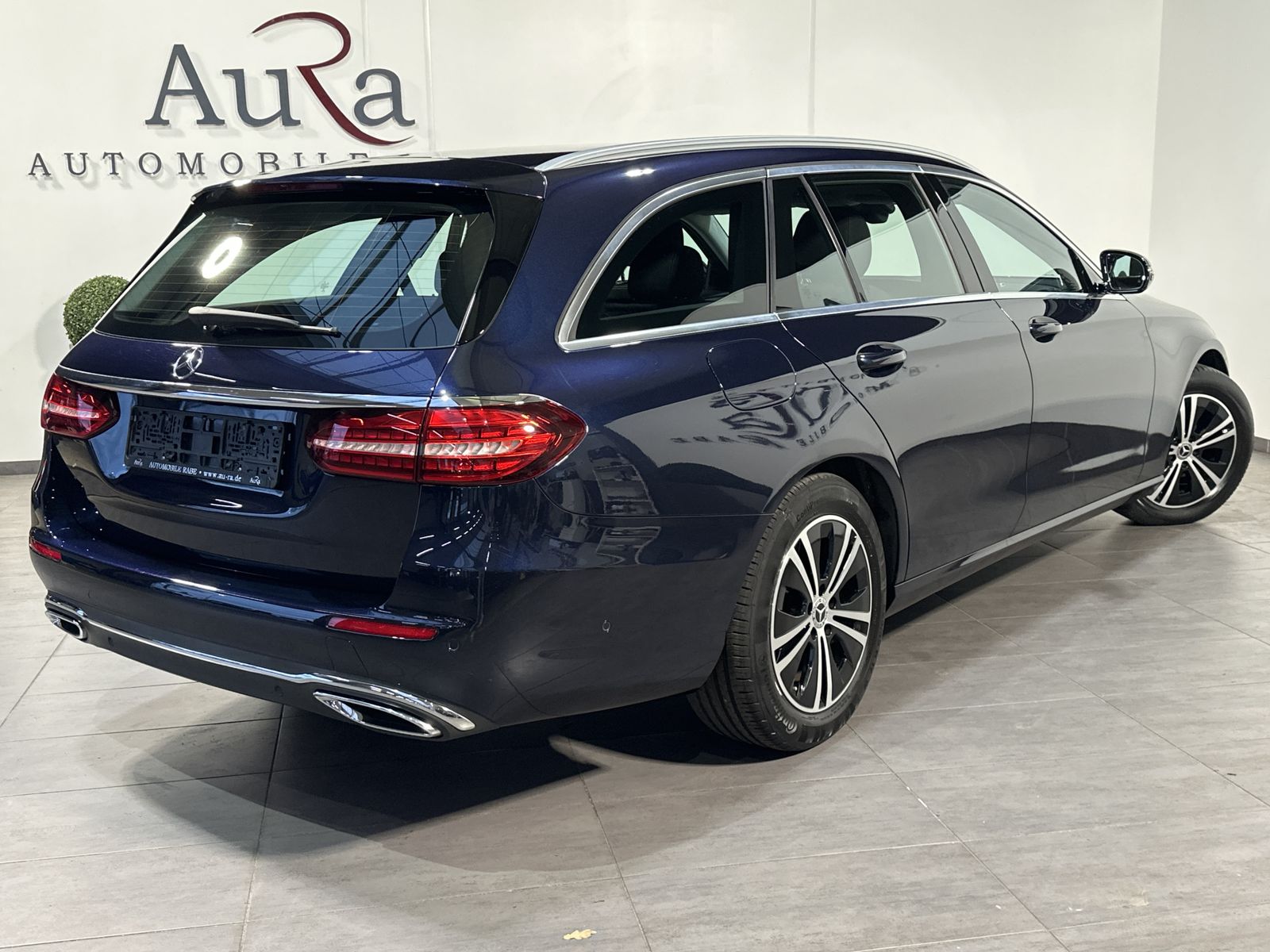 Fahrzeugabbildung Mercedes-Benz E 220d T Avantgarde NAV+LED+KAM+ACC+WIDE+CARPLAY