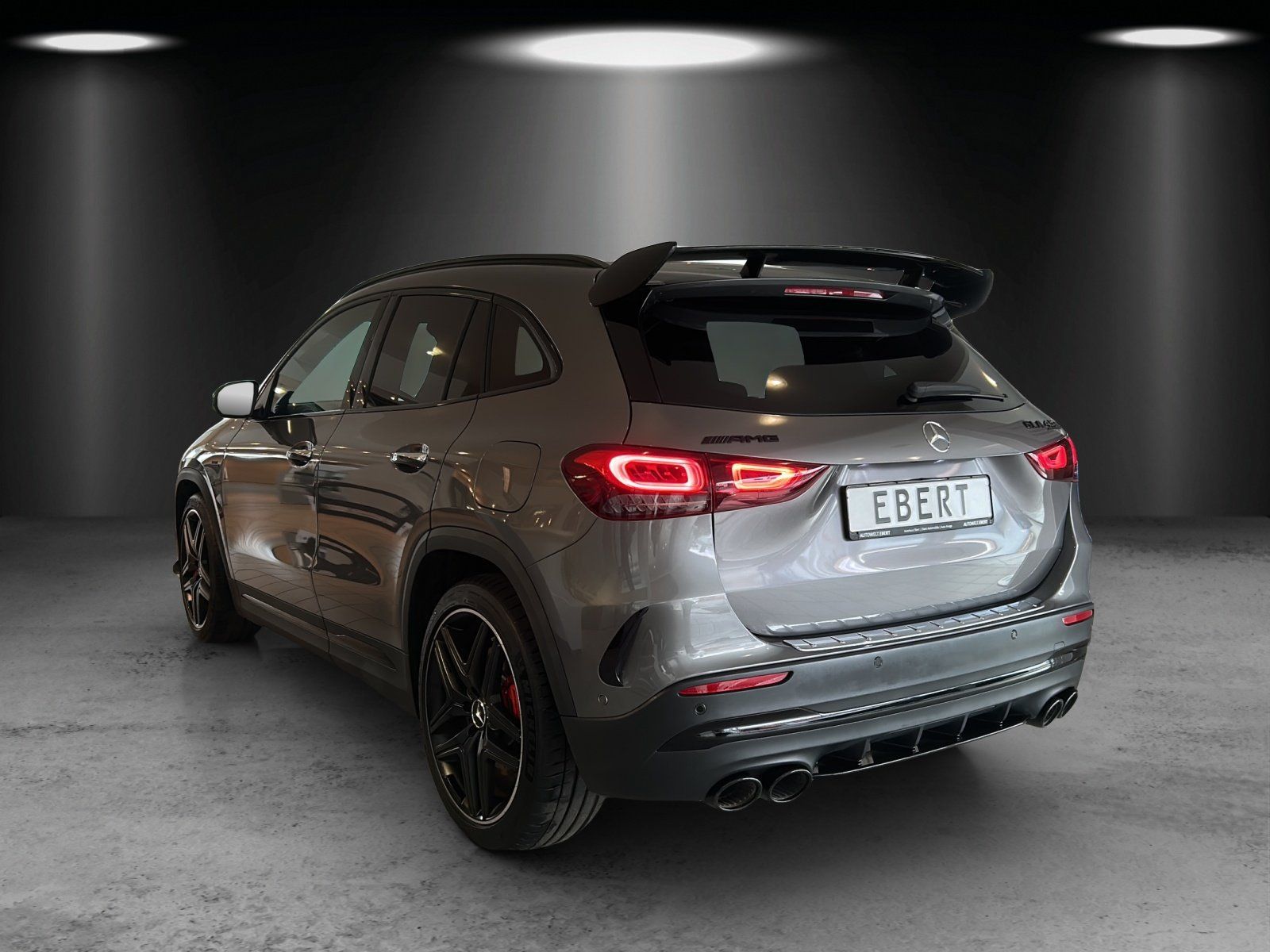 Fahrzeugabbildung Mercedes-Benz GLA 45 S AMG Perf.Sitze DISTRO Massage AERO Pano