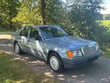 Mercedes-Benz Mercedes W124 Limousine 230 E  Oldtimer Z... - Mercedes-Benz E 230: W124
