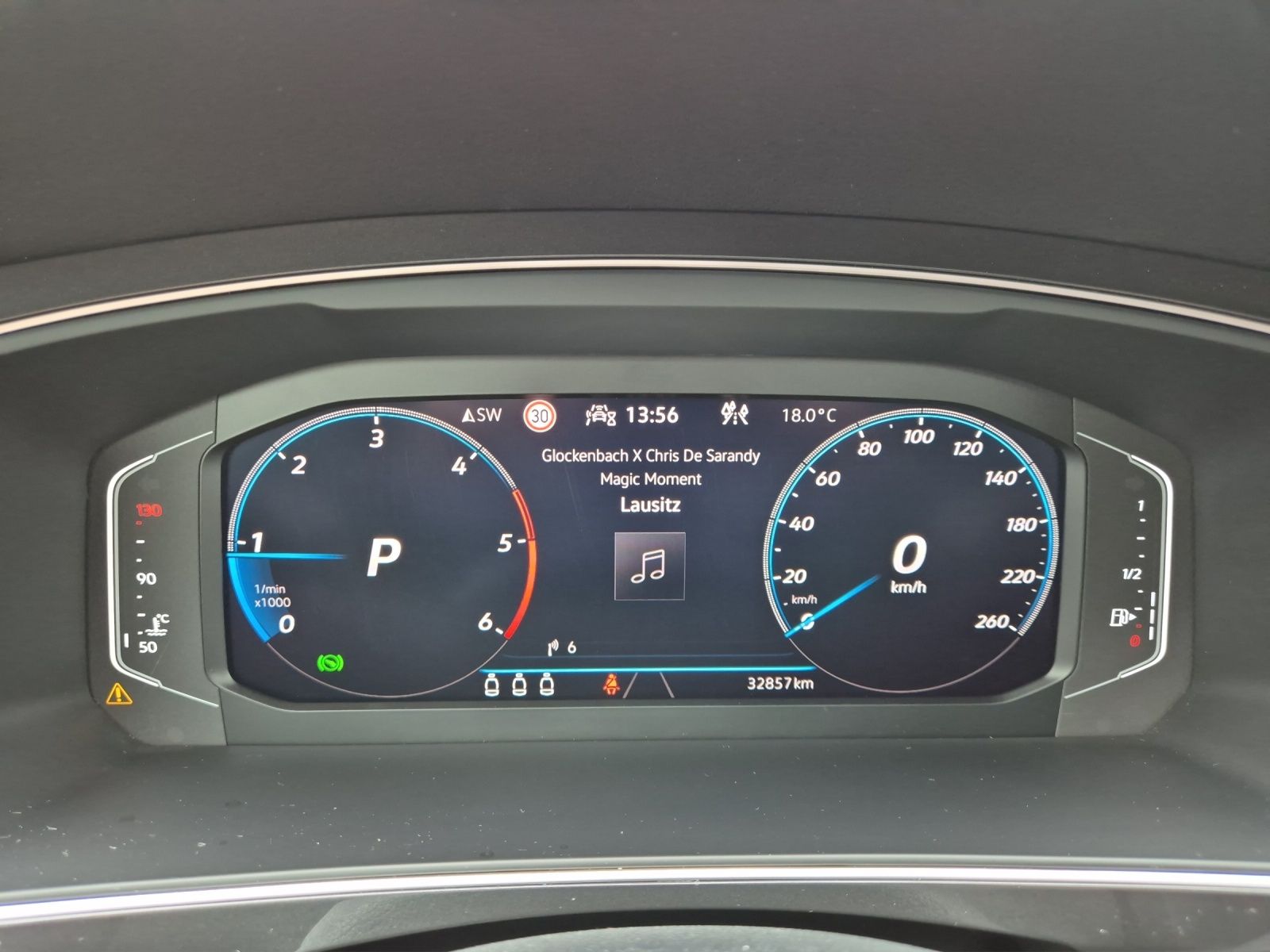 Fahrzeugabbildung Volkswagen Tiguan TDI R-Line DSG 4M Matrix STHZ AHK ACC Nav