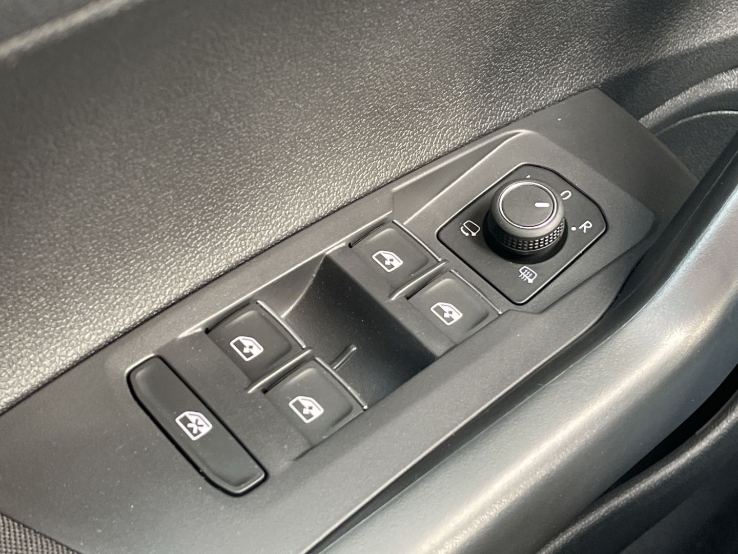 Taigo 1.0 TSI DSG R-Line ACC/App-Connect/Matrix/