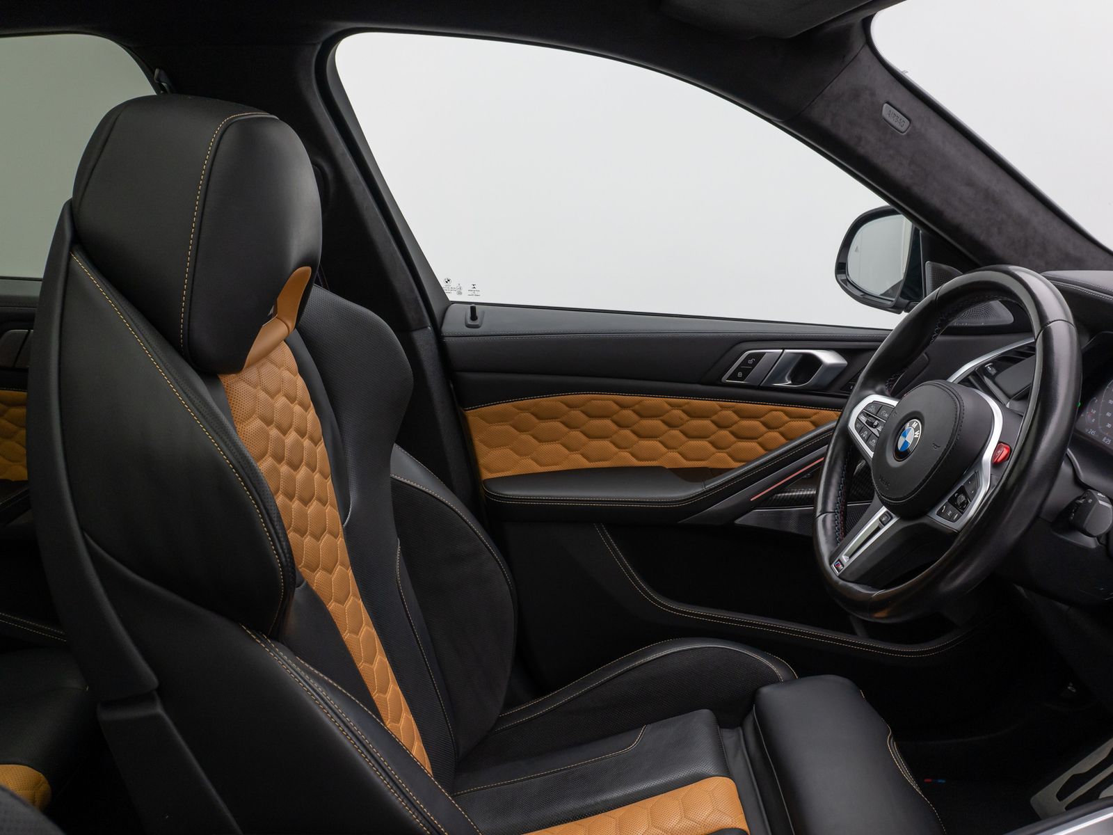 Fahrzeugabbildung BMW X6 M Panorama 360°Laser B&W Massage SoftCl AHK