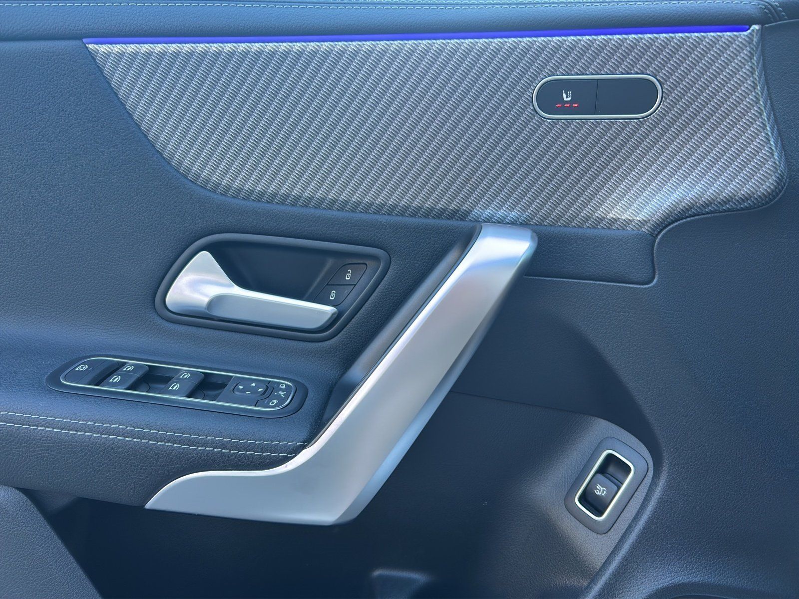 Fahrzeugabbildung Mercedes-Benz CLA220d SB Night DISTRO KeyGo AHK el.Heckkl MLED