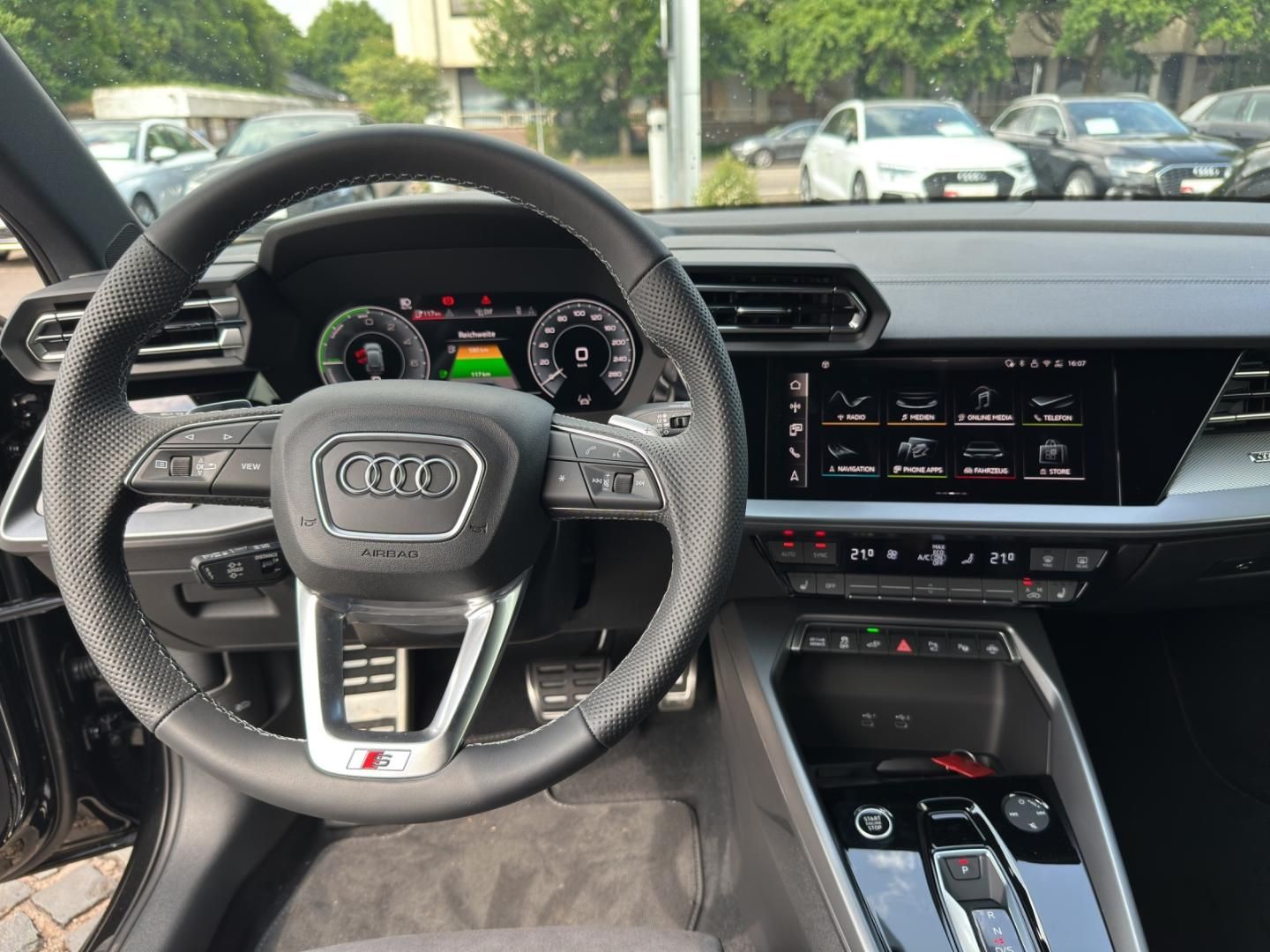 Fahrzeugabbildung Audi A3 Sportback TFSI e S line A3 Sportback 45 TFSI