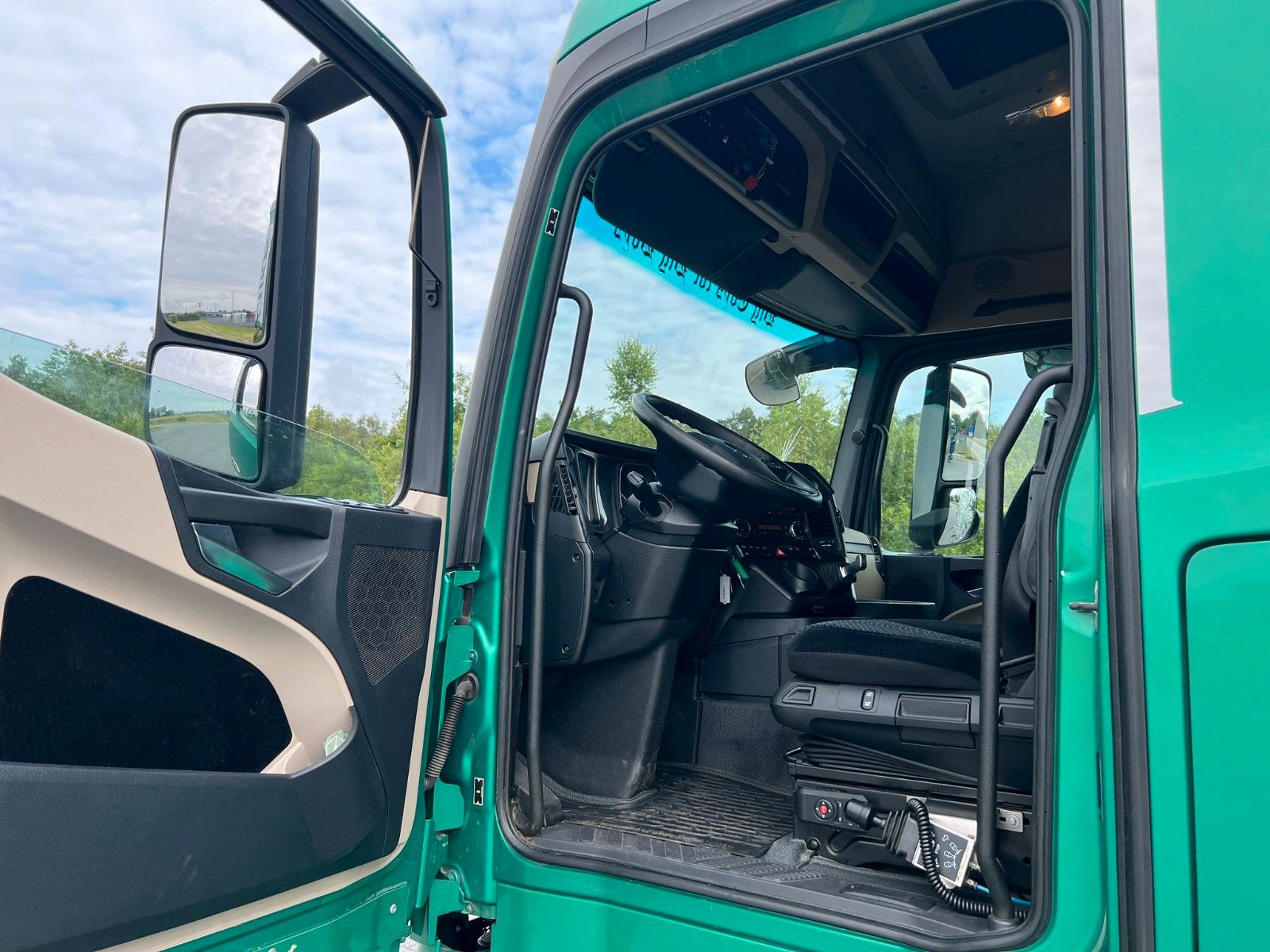 Fahrzeugabbildung Mercedes-Benz Actros 1843 SZM 4x2 Hydraulik