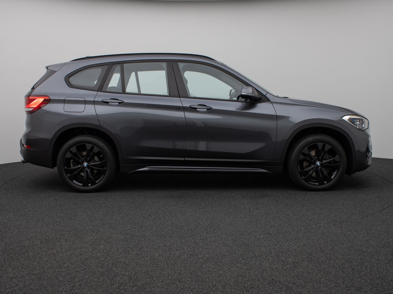 Fahrzeugabbildung BMW X1 sD20i SportLine Kamera HUD DAB HiFi Alarm LED