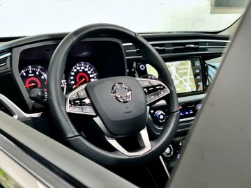 Fahrzeugabbildung Ssangyong Korando **SONDERMODELL RUBY**ASSISTENZSYSTEME**