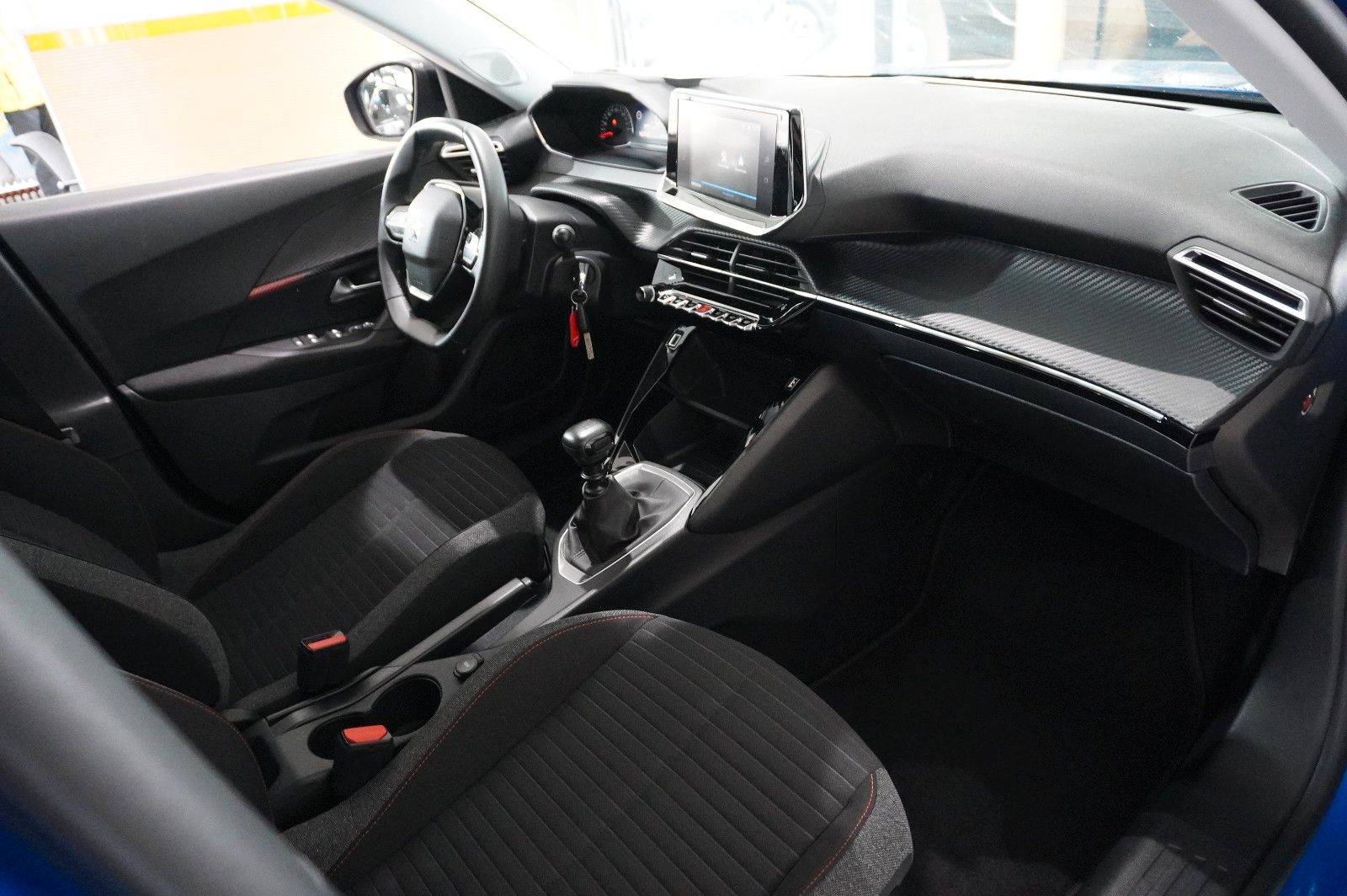Fahrzeugabbildung Peugeot 2008 1.2 PURETECH NAVI/SHZ/KAMERA/TEMP/DAB+