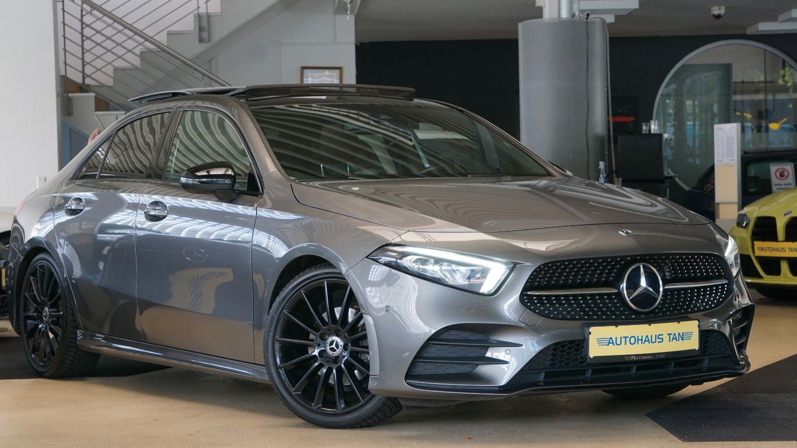 Fahrzeugabbildung Mercedes-Benz A 200 Limousine AMG LINE *PANORAMADACH*CARBON*