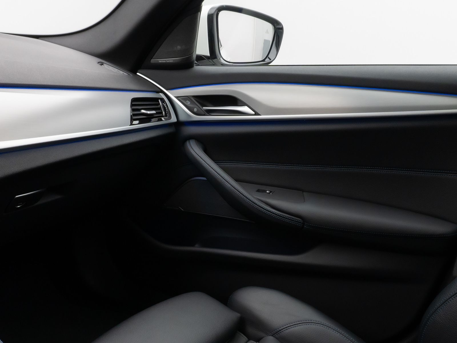 Fahrzeugabbildung BMW 530d xD M Sport Panorama Laser 360°HUD DAB H/K