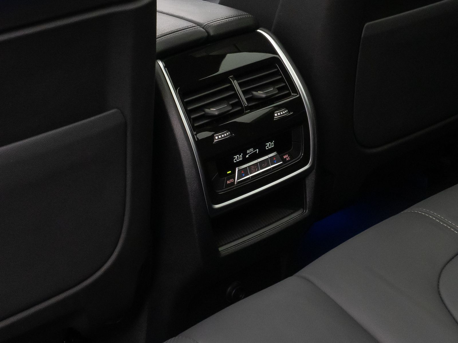 Fahrzeugabbildung BMW X5 xD30d M Sport Panorama 360°Laser HUD DAB HiFi