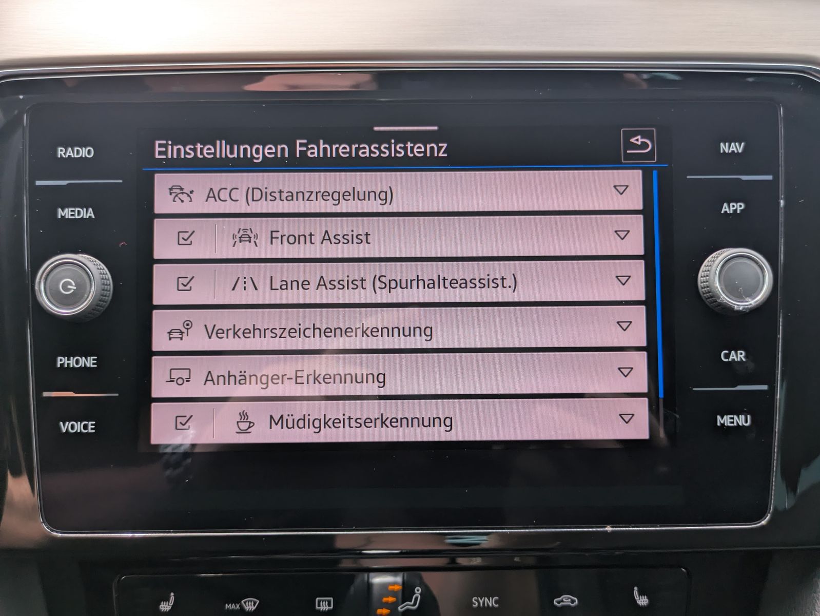 Fahrzeugabbildung Volkswagen Passat 2.0 TDI Elegance AHK*ACC*MATRIX*MASSAGE