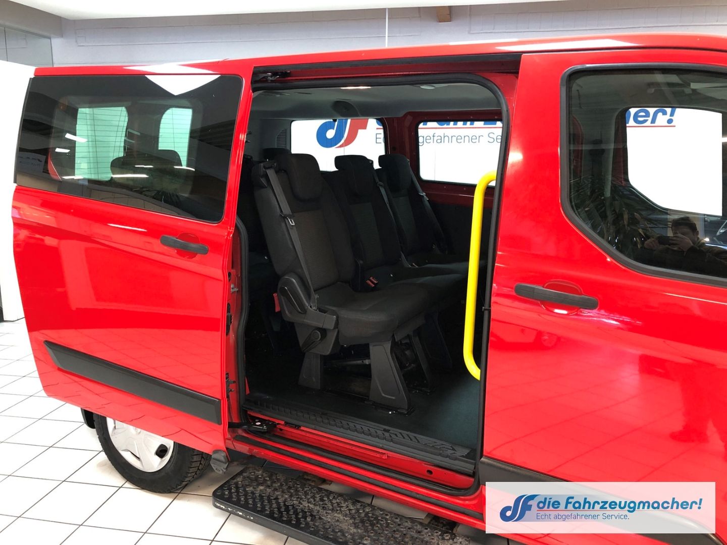 Fahrzeugabbildung Ford Transit Custom Kombi 320 L1 Trend 2.0 TDCi *7263