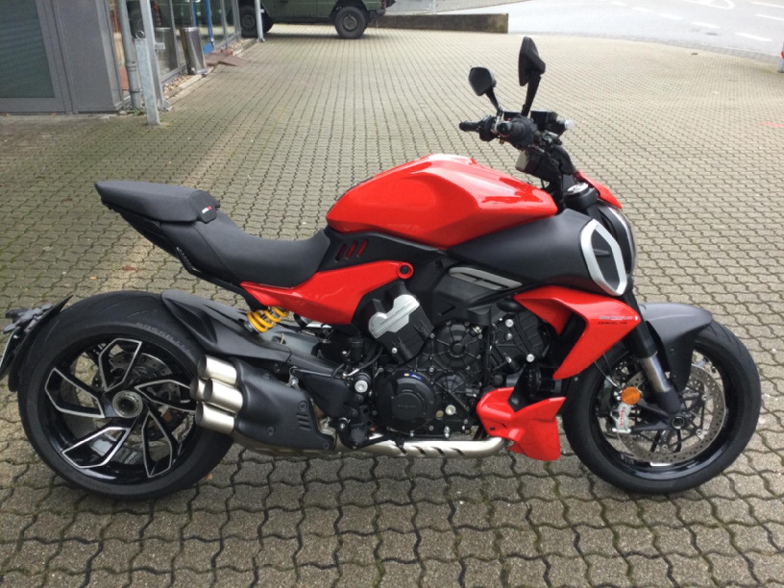 Ducati Diavel V4