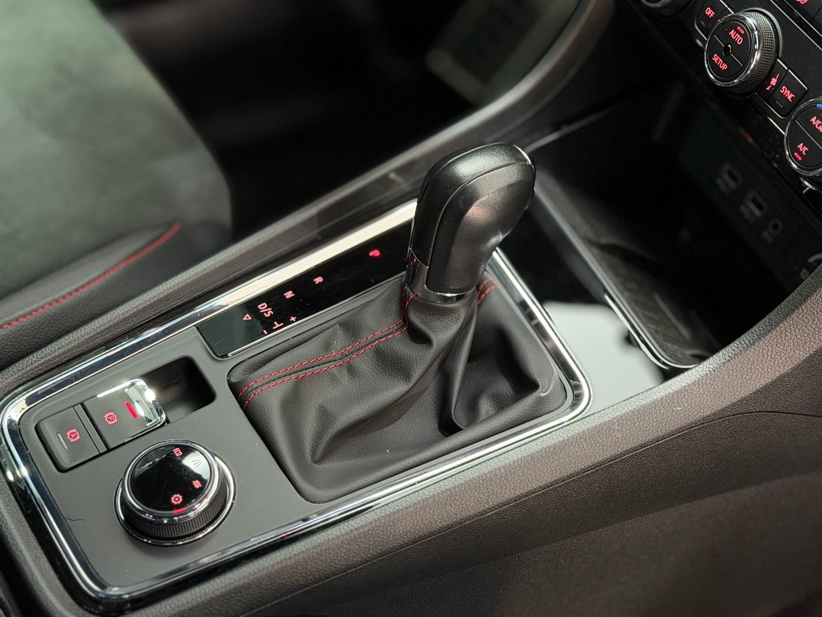 Fahrzeugabbildung SEAT Ateca FR|BEATS|AHK|RF-CAM|LED|1-HD