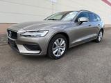 Volvo V60 D3 Momentum Core - Neuer Motor - mit Diesel-Antrieb: Kombi, Motor