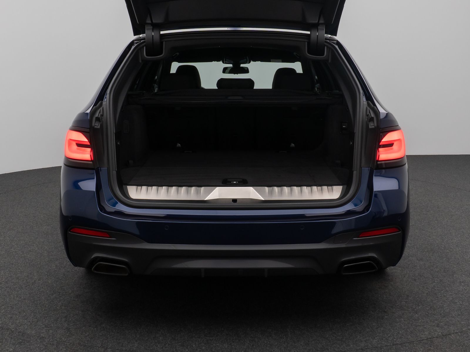 Fahrzeugabbildung BMW 530e xD M Sport Kamera H/K DAB Individual Alarm