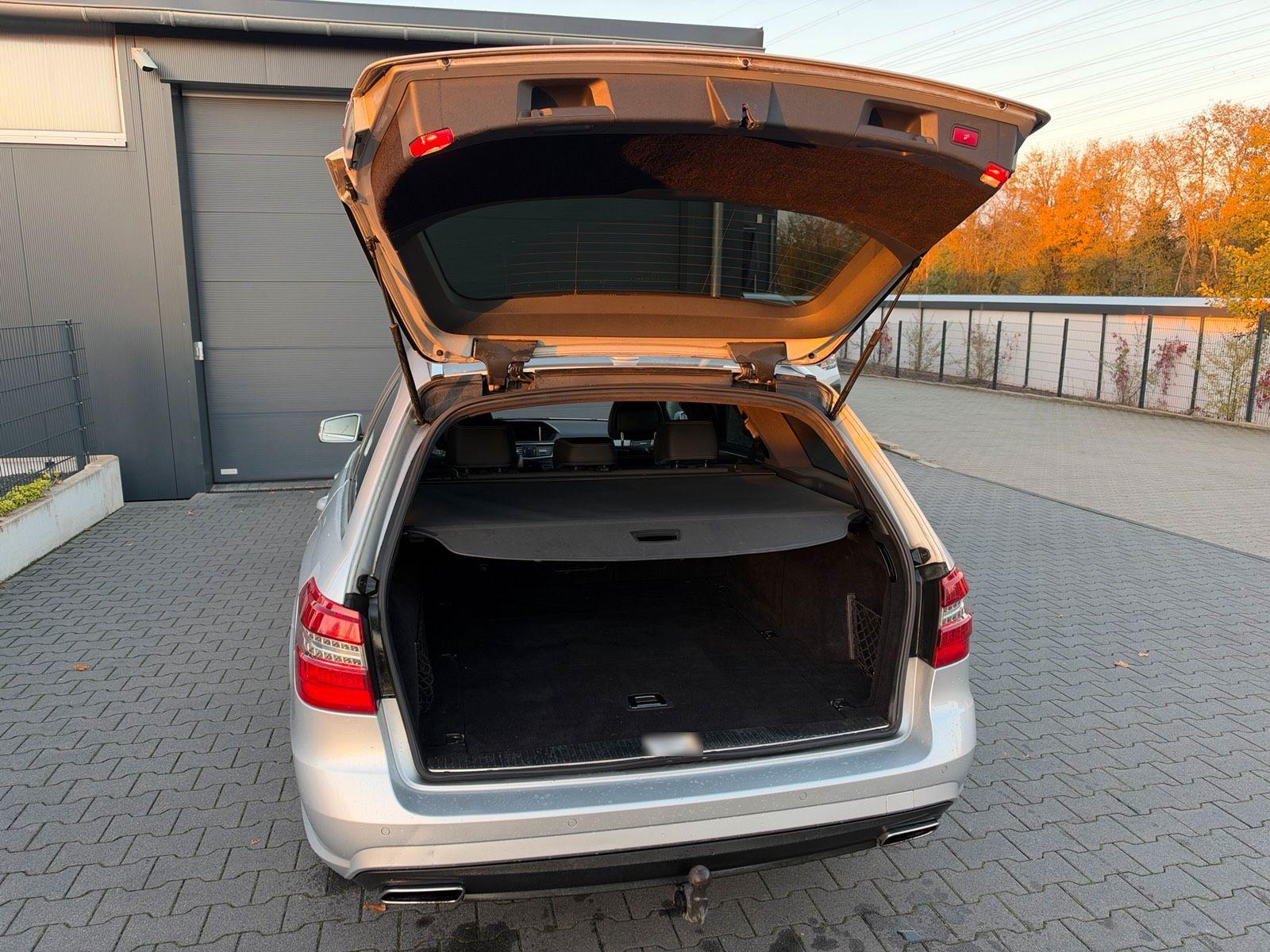 Audi A8 2010 — photo 8