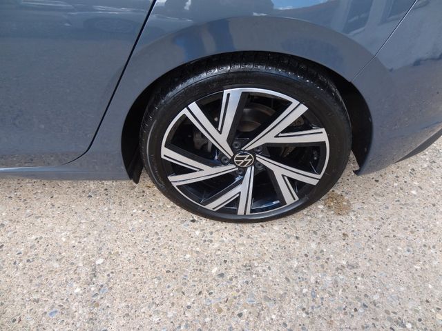 Fahrzeugabbildung Volkswagen Golf VIII Lim. Life/Virtual/LED/Navi/PDC/2.Hd/