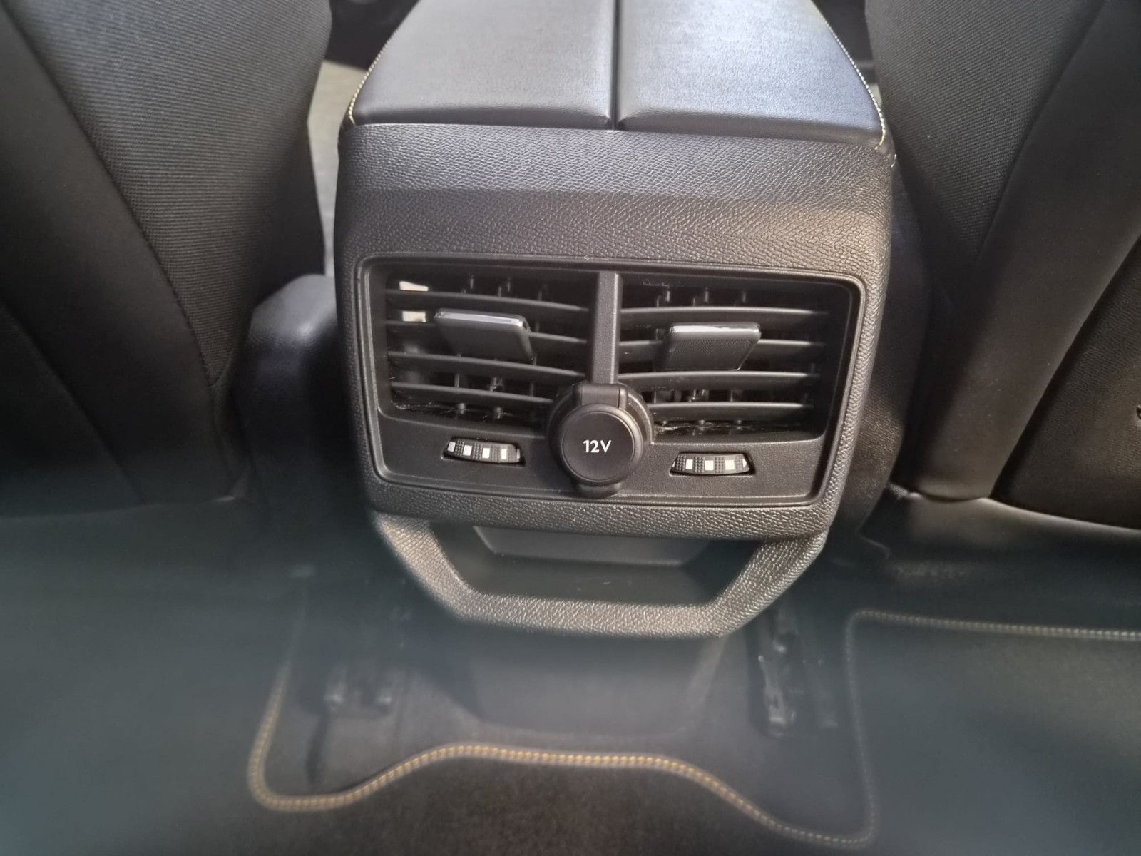Fahrzeugabbildung Peugeot 3008 Hybrid 225 Roadtrip / LED/KAMERA/GARANTIE
