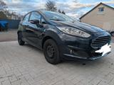 Ford Fiesta 1,0 59kW Titanium Metallic Klima AC - Ford: Blau, Metallic