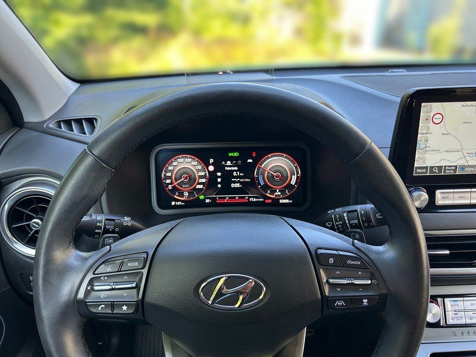 Fahrzeugabbildung Hyundai KONA EV 64kWh TREND NAV/ASSIST-P AHK 1HD HUD+LED