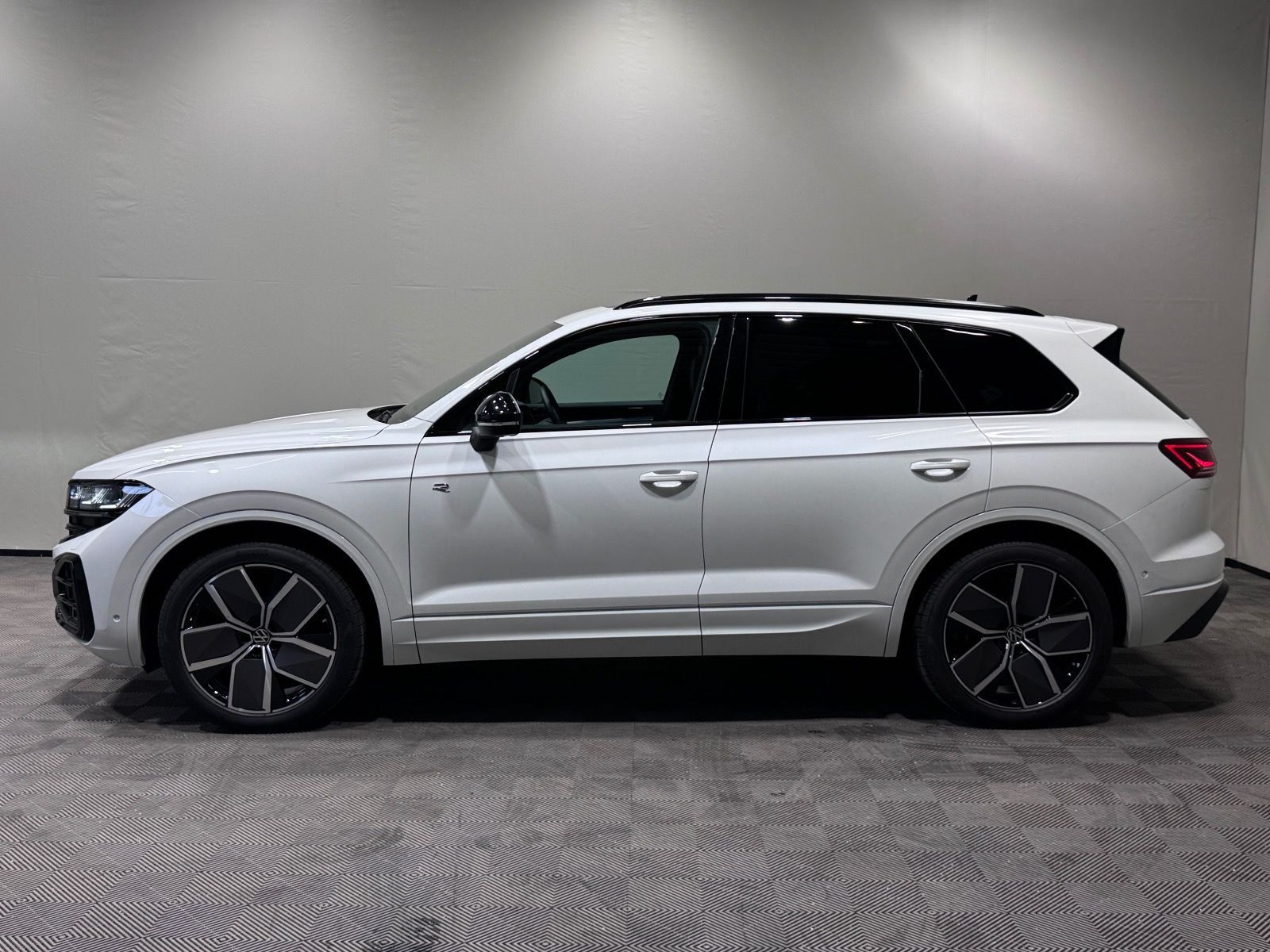 Volkswagen Touareg R-Line Black Style PANO MATRIX AHK NAV foto 3