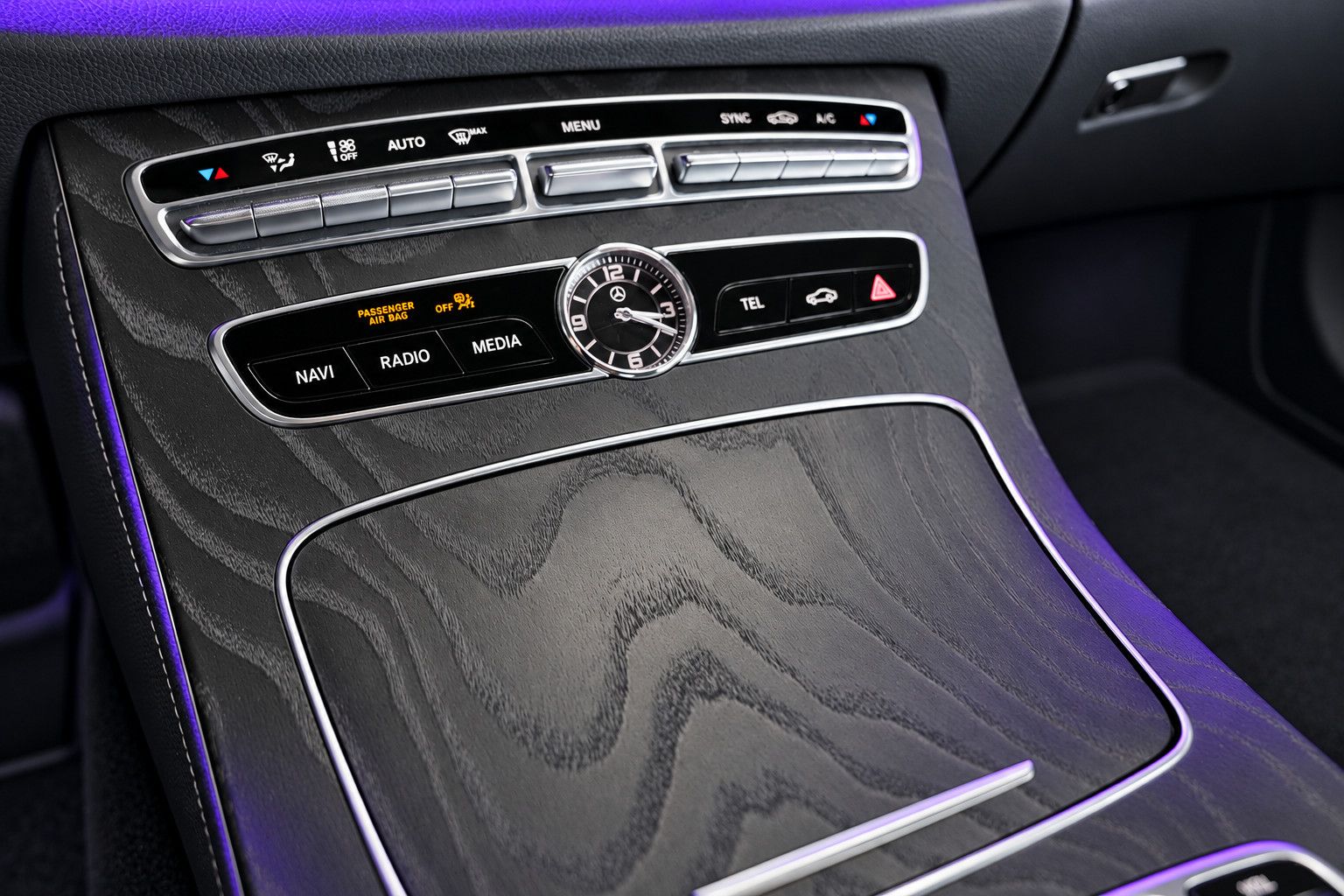 Fahrzeugabbildung Mercedes-Benz E E 300 Coupe *AMG-Line*Ambiente*360°KAM*Memory
