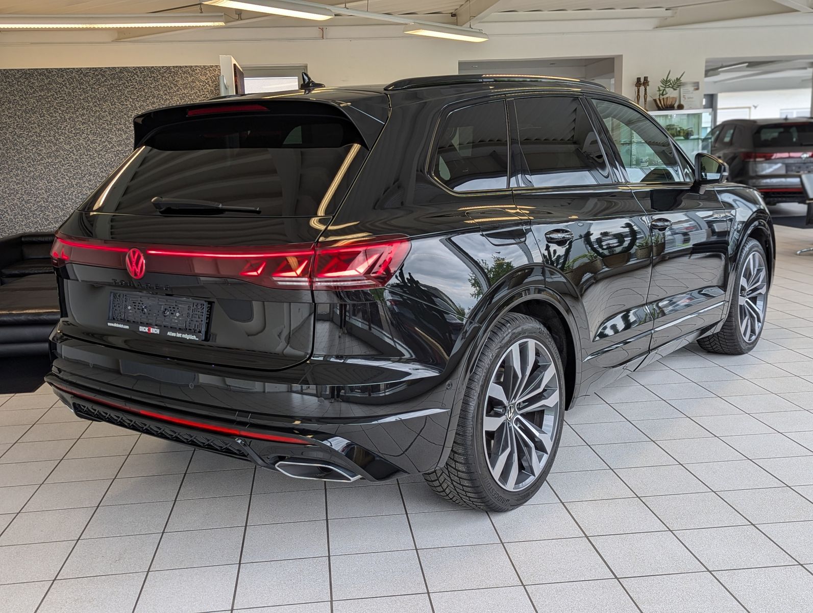 VW Touareg 3.0 TDI 4M R-Line Komfort-Paket UPE 111T - Image 7