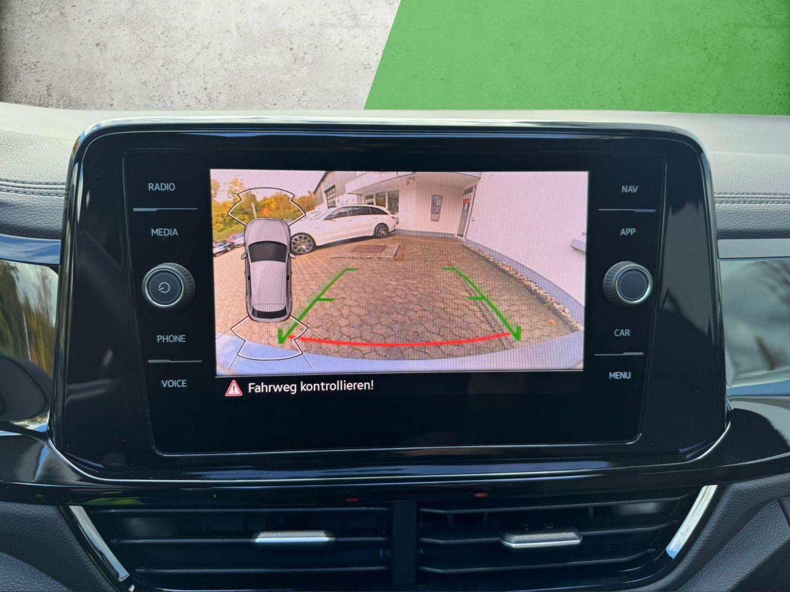 Fahrzeugabbildung Volkswagen T-Roc 2.0 TSI  R-Line 4Motion 190 PS*PANO*ACC*