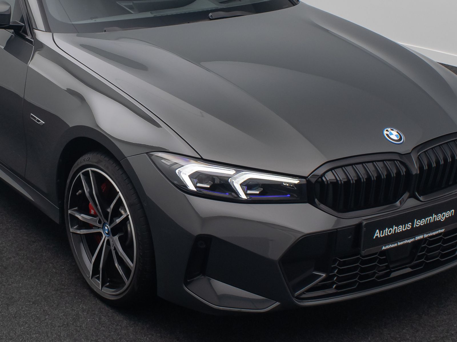 Fahrzeugabbildung BMW 330e xD M Sport HUD DAB Kamera HiFi Komf 19Zoll