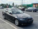 BMW 320 3 Touring 320i Automatik Vollleder! - BMW 320 aus 2009: Kombi, 320i