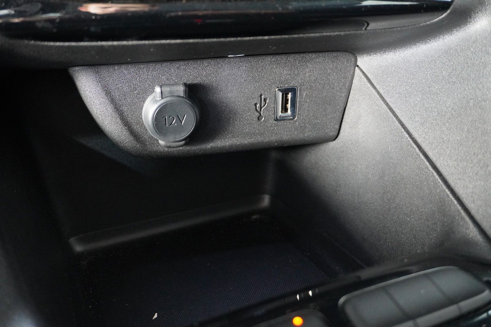 Fahrzeugabbildung Opel Corsa F 1.2T ELEGANCE NAVI/LED/SPORT/VIRTU./DAB+