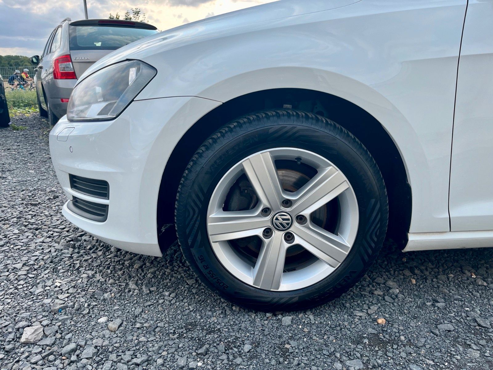 Fahrzeugabbildung Volkswagen Golf VII 1.4 TSI Comfort Navi *ZAHNRIEMEN NEU*